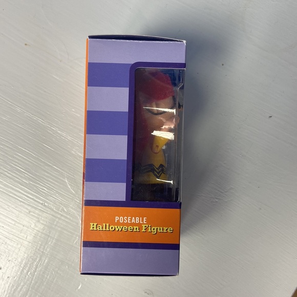 🔥FINAL PRICE Peanuts Charlie Brown Posable Halloween Figure NWT (4259) - Picture 2 of 6
